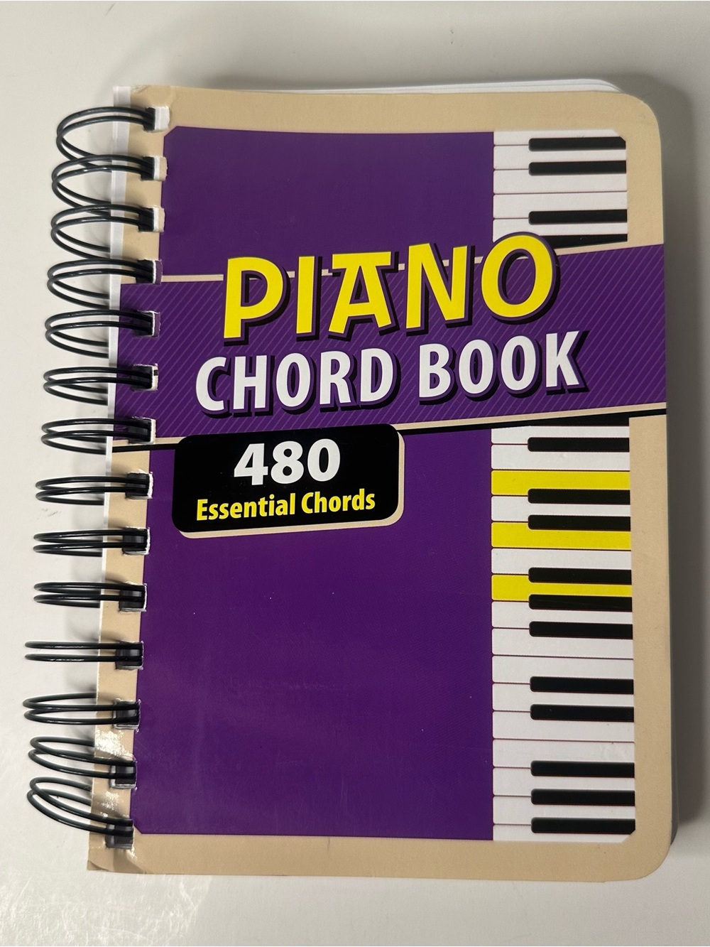Piano Chord Book: 480 Essential Chords Publications International Spiral Bound